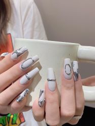 -花岐款式专研健康美甲沙龙