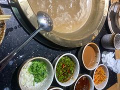 -顶顶汤火牛排火锅·经典铜锅涮肉