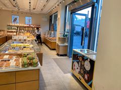 面包甜点陈列柜-阿可米朵动物奶油生日蛋糕(东特店)