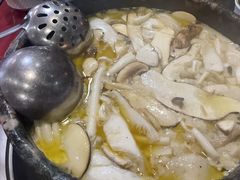 -南渝食府.墨脱石锅松茸鸡
