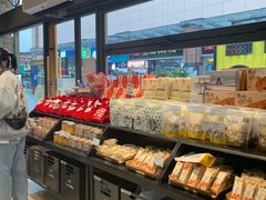 自助取餐区-皇冠幸福里动物奶油生日蛋糕(万达店)