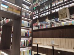 -钟书阁(群光广场店)