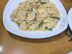 -鹤乡东北菜(崮山路店)