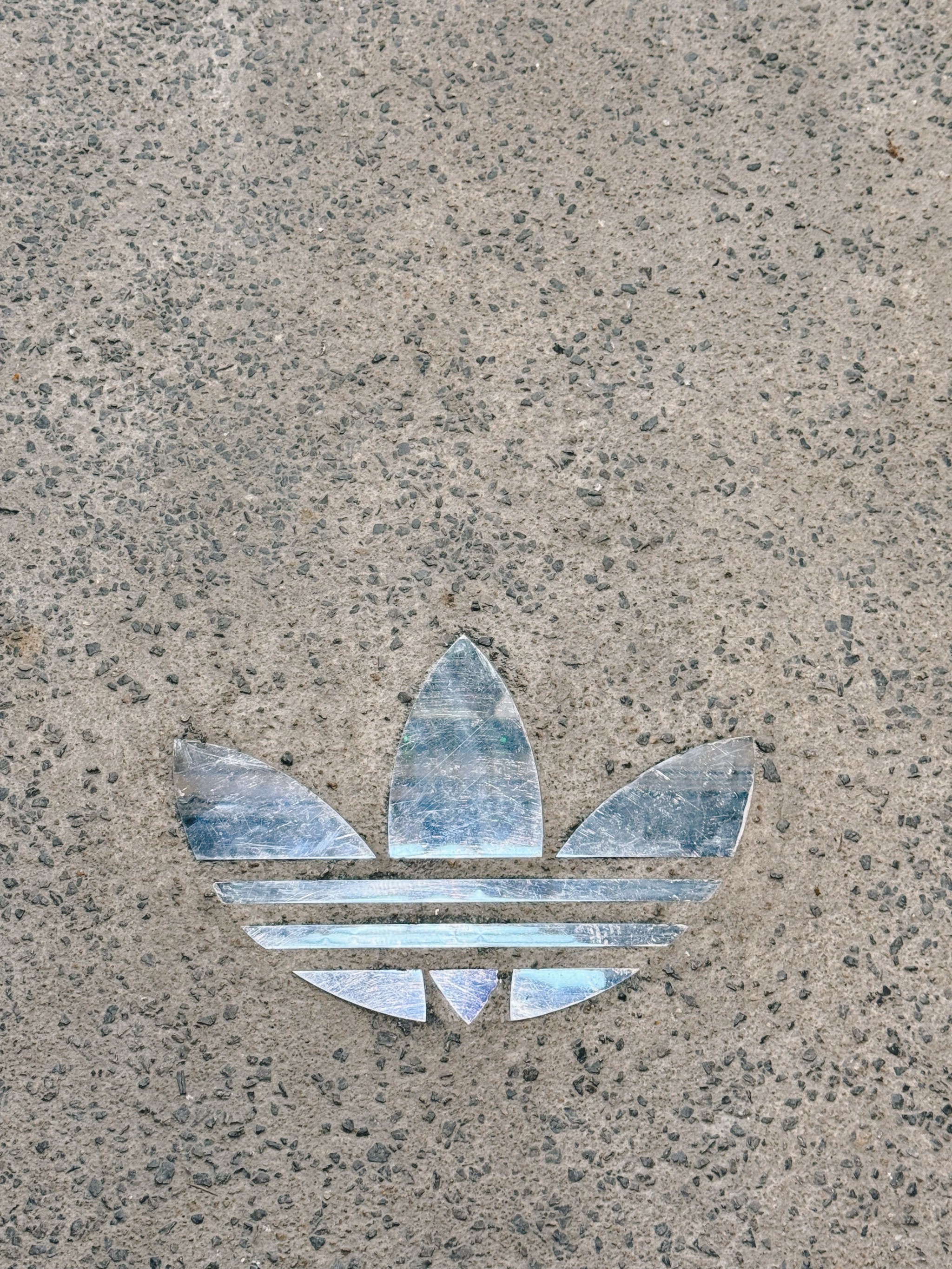 阿迪达斯三叶草旗舰店的潮酷宇