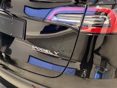 -TESLA 特斯拉(广州天环广场体验店)