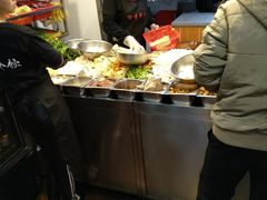 -愉肴麻辣香锅(中山路店)