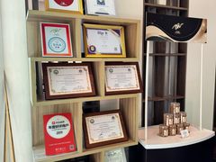 -Chom Cafe and Restaurant