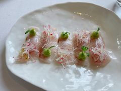 皇帝鱼刺身配牛油果和小红萝卜-Jean Georges