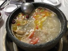 -鲁朗纳麦石锅鸡庄园