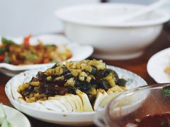 凉拌皮蛋豆腐-胡子饮食店