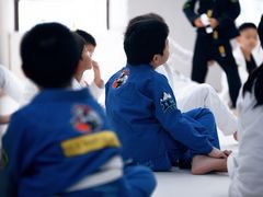 -菠萝格斗巴西柔术训练馆