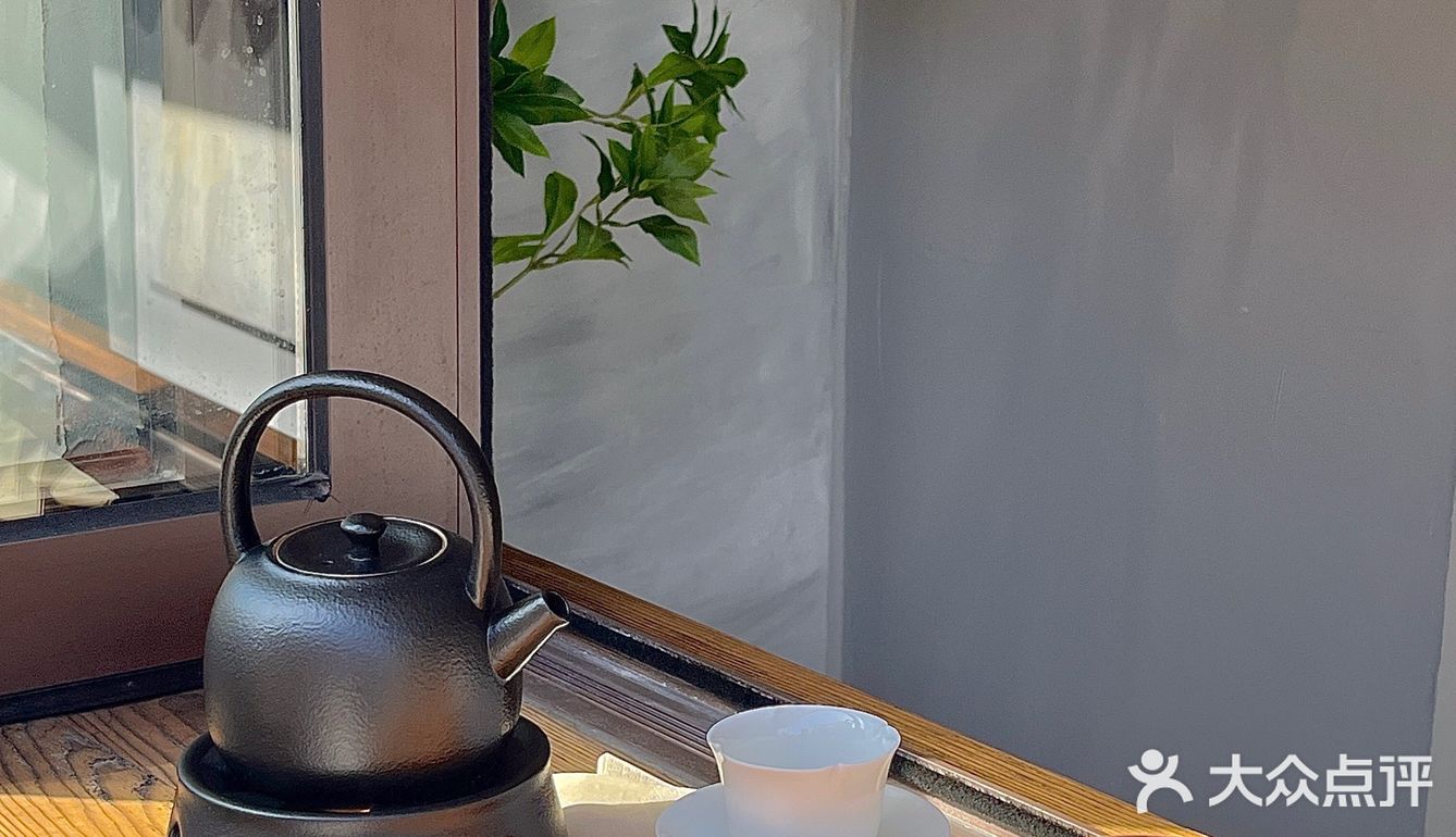在院子里晒太阳喝咖啡 秋日氛围感拉满!