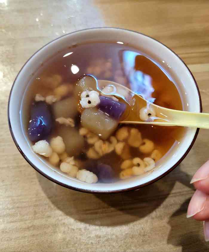 二十四幢糖水-"北海市侨港风情街的网红糖水铺,晚上闲逛,.