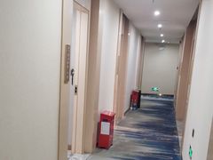 -轻奢·全曼酒店(深圳坂田北地铁站店)