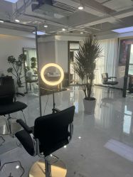 -V7 HAIR SALON