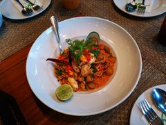 -Chom Cafe and Restaurant