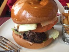 经典美式汉堡-WOLFGANG PUCK KITCHEN & BAR(迪士尼小镇店)