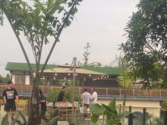 -茅草房·河畔园林火锅