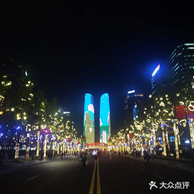 金融城双子塔成都新地标[胜利]