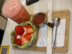 圣诞莓莓哒白雪冰-满记甜品(静安大悦城店)