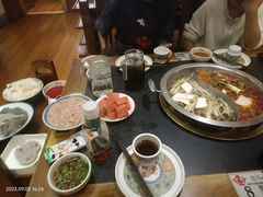 -沸炉重庆老火锅(军事博物馆店)