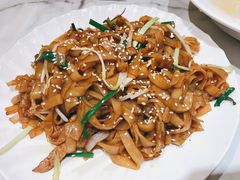 干炒牛河-粤仔湾砂锅粥(金太湖店)