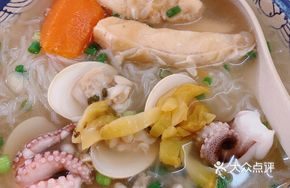 Fish Bone and Pork Belly White Clam Noodle Soup