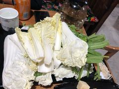 -果松木炭酸菜铜火锅·外婆参鸡汤