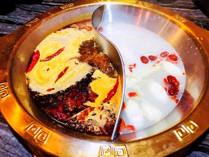 大蜀火锅·碳烤鲜牛肉-"前几天室友团了一张双人餐券,晚上夜宵走起.