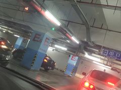 -环球港-停车场