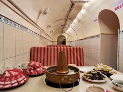 -洞庭洲·防空洞火锅·烧烤·铜锅涮肉(新百广场店)
