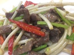 老牛吃嫩草-天宝食坊·啫啫煲大排档(西华路店)