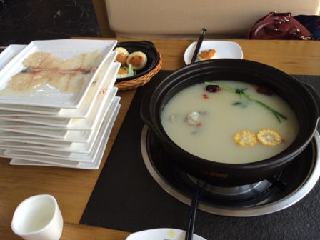 鲜上鲜文鱼庄(阳阳国际店)-"汤头鲜美,鱼肉切的很薄,两个人点两斤的鱼