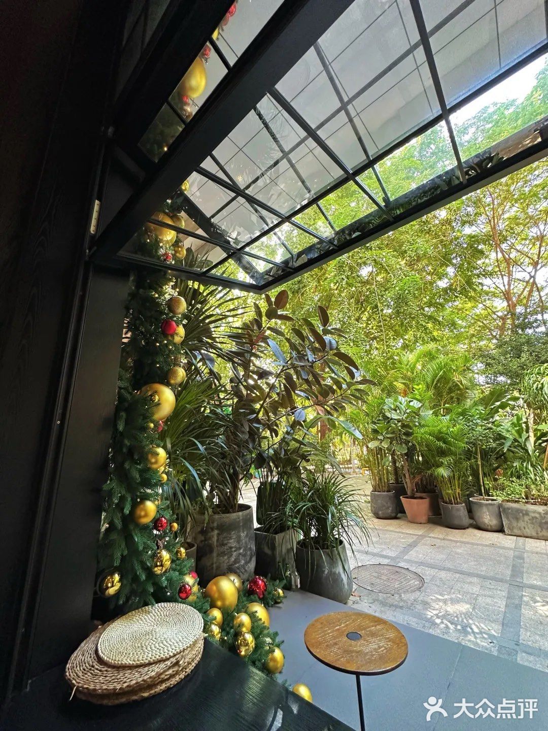 在三亚慢悠悠喝一杯咖啡 好惬意🥱