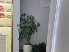 -视野联行眼镜•蔡司•依视路(温江店)