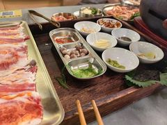 -围炉肉舍•炭烤活鳗•丹东海鲜烤肉(步行街店)