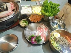 -围炉肉舍•炭烤活鳗•丹东海鲜烤肉(步行街店)