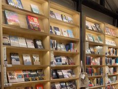 -猫的天空之城概念书店(杭州南宋御街店)