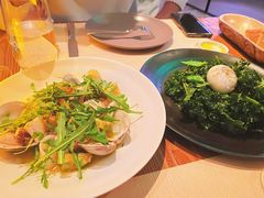 温热海鲜沙拉配牛油果-Mercato莫卡多露台餐厅与酒吧(K11店)