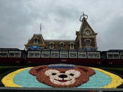 -小镇影院迪士尼小熊Duffy与他的朋友合影地