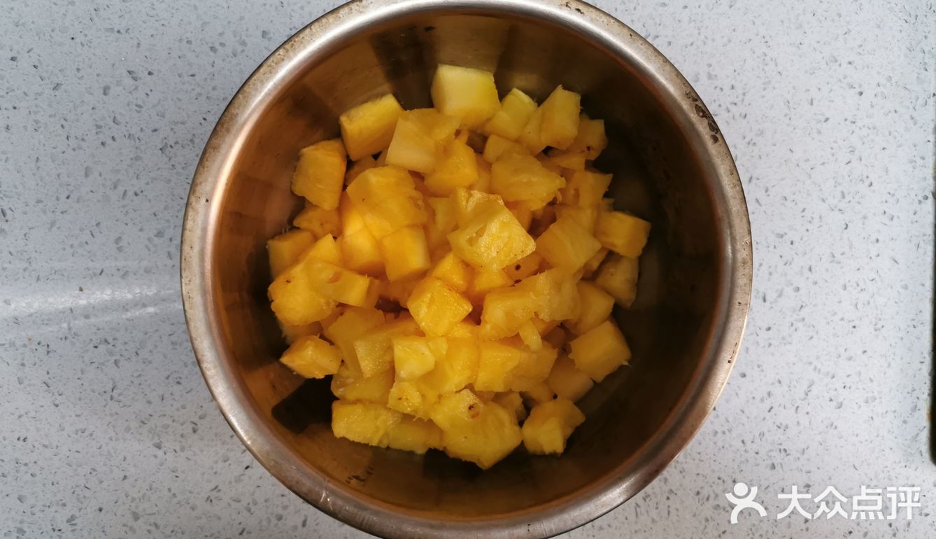 烤箱上下200度烤15分钟，出炉～吃了一块超级好吃