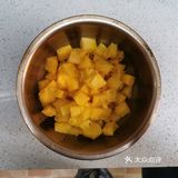 烤箱上下200度烤15分钟，出炉～吃了一块超级好吃