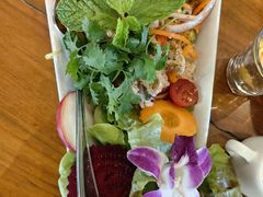 -Chom Cafe and Restaurant