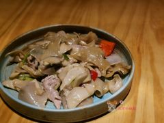 杏鲍菇竹耳爽肉片-十三式重庆江湖菜(金茂览秀城店)