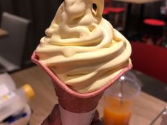 香蕉蛋筒-肯德基(丁香店)