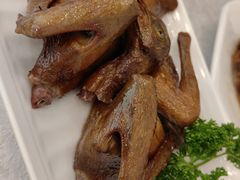 红烧乳鸽-畔山酒店中餐厅