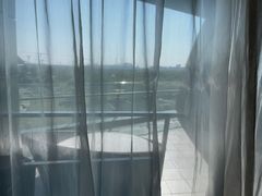 -上海滴水湖皇冠假日酒店