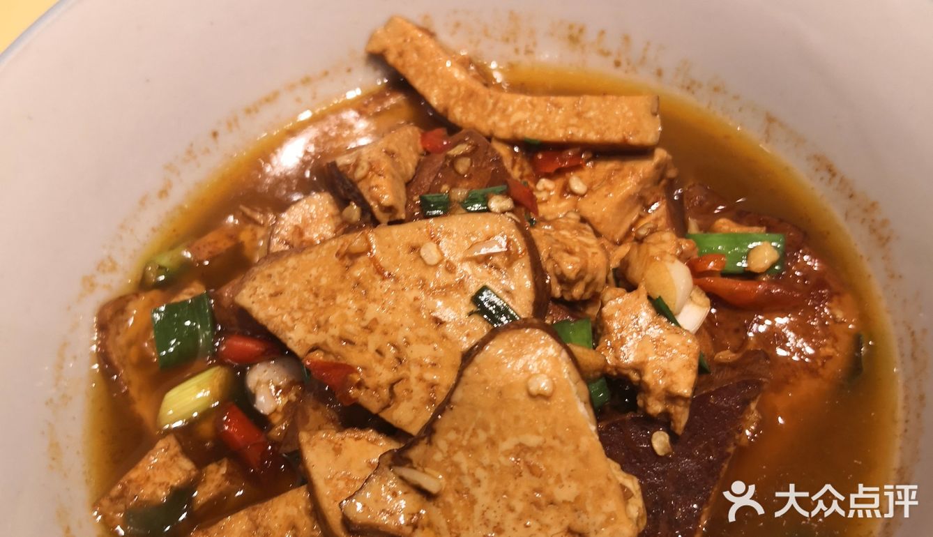 谢光头应该算是长沙菜的老字号了，正好在步行街这边逛街