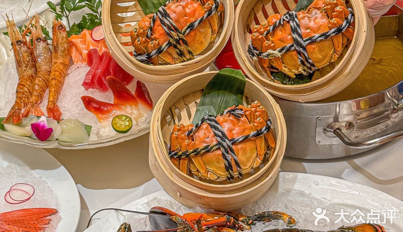 黄金大闸蟹 🦀️帅哥帮你剥🎗快来京彩吃火锅！