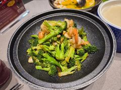 石锅虾仁西蓝花-北平食府·北京烤鸭(北京西站六里桥店)